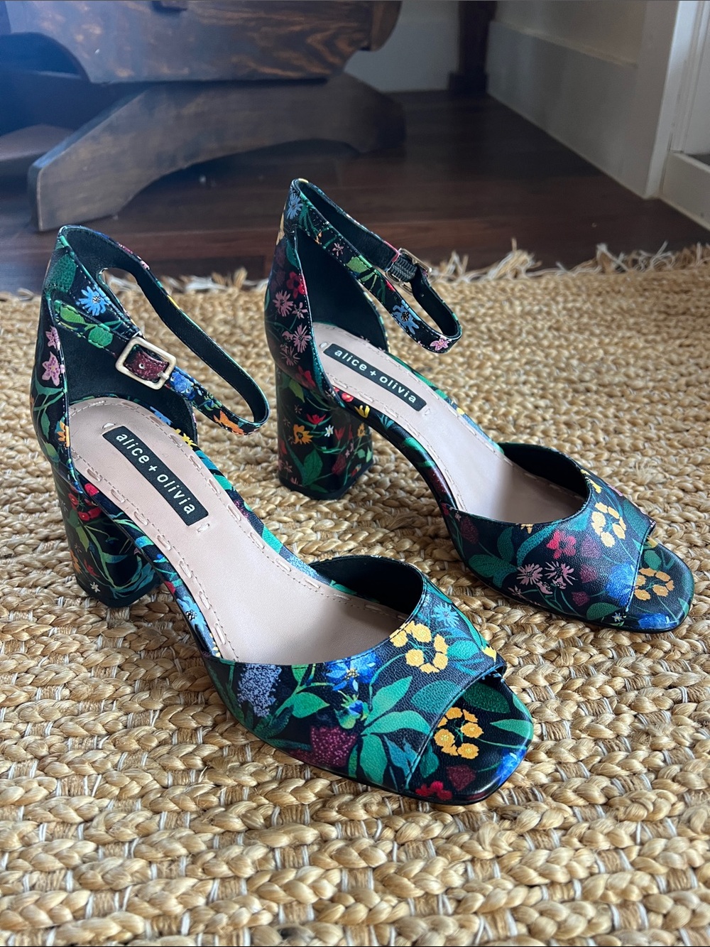 Alice + Olivia Floral "Whitney" Ankle Strap Leather Sandals Sz 38 Like New